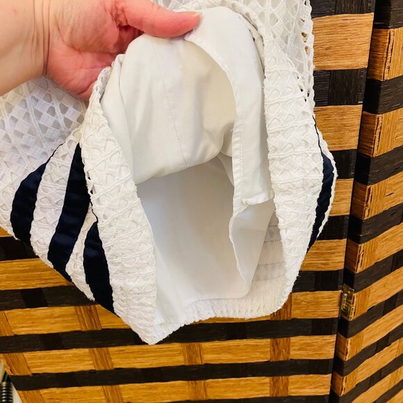 Shrinking Violet Girls White and Navy Blue Sleeveless Dress Size 4 w/ 3-D Flower - Picture 9 of 11